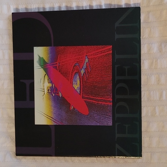 LIKE NEW LED ZEPPELIN 2 CD BOX SET WITH BOOKLET - Picture 3 of 11